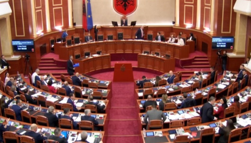 Vendosja e minimumit jetik, PD kërkesë për debat në Kuvend: Shqipëria, i vetmi vend në rajon që…