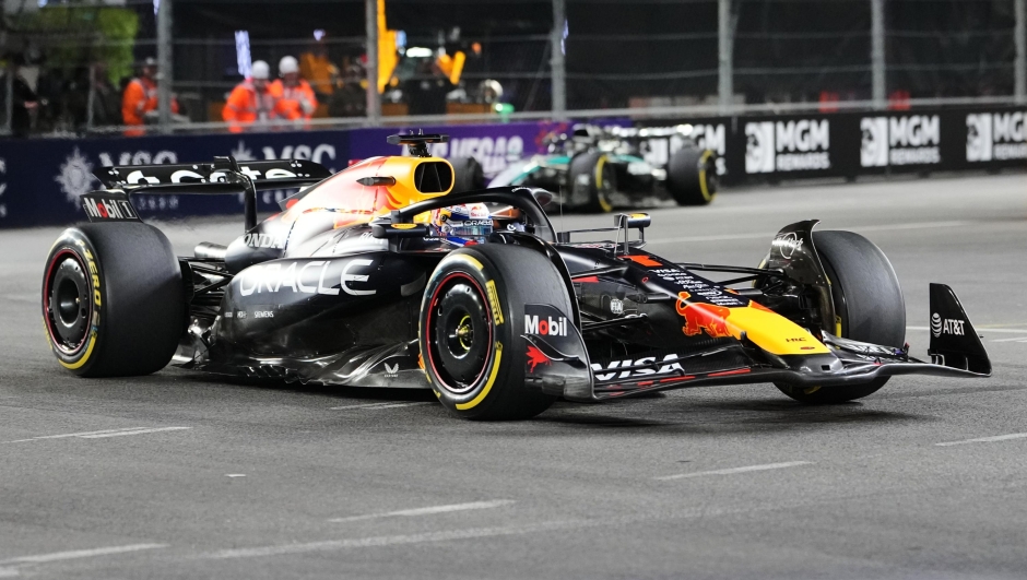 Verstappen triumfon në Las Vegas dhe shpreson ende, Norris i dyti dhe i afrohet titullit, zhgënjen Piastri
