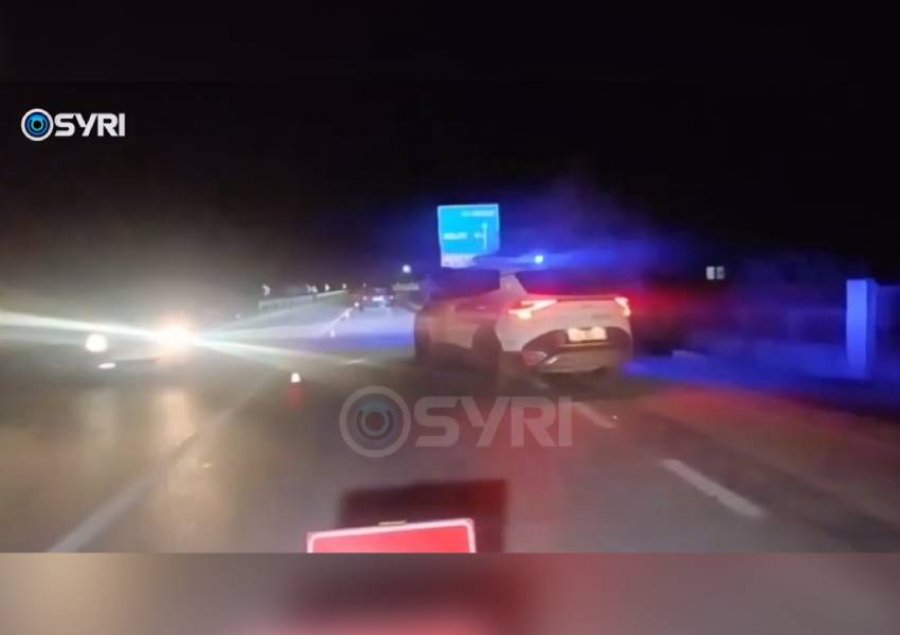 VIDEO/ Aksident në aksin Lushnjë-Berat, makina përplas këmbësoren