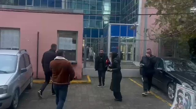 VIDEO/ Erion Isai del nga SPAK, hesht para gazetarëve