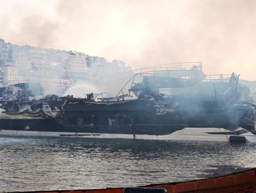 VIDEO + FOTO/ Greqi: Zjarr në Marina Zea, 4 anije me vlerë miliona euro u dogjën plotësisht