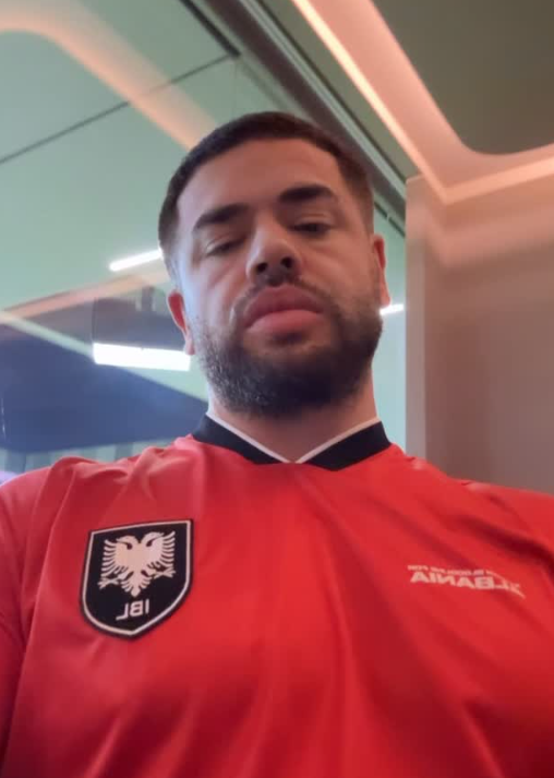 VIDEO/ Noizy në ”Air Albania”, reperi shihet i veshur me fanellën kuqezi