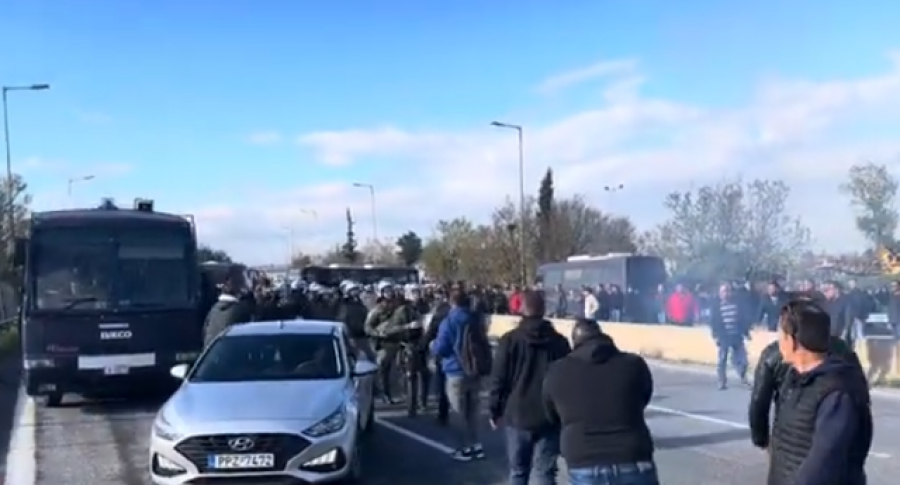 VIDEO/ Protesta në Greqi! Gaz lotsjellës drejt fermerëve, disa të plagosur