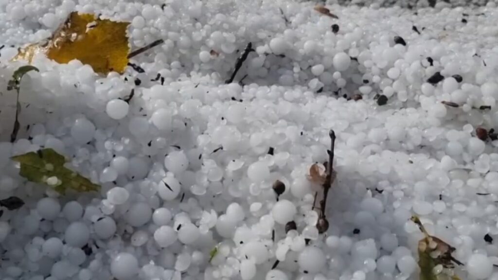 VIDEO- Regjistrohet stuhi në Gramsh, Elbasani përfshihet nga moti i keq