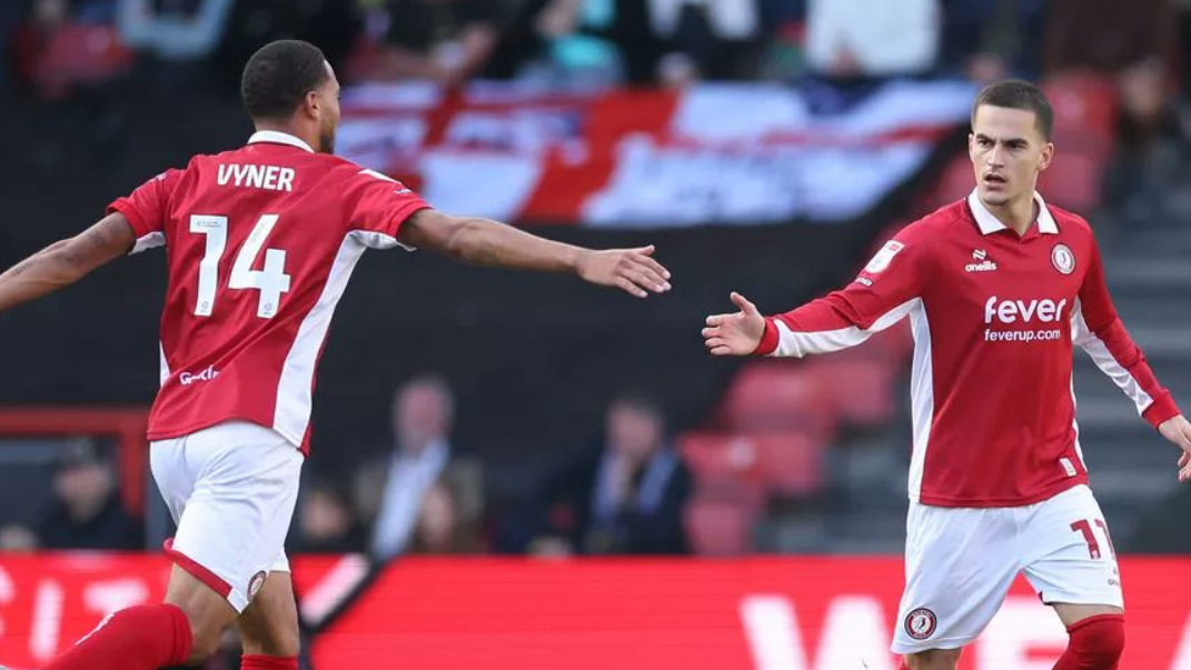 VIDEO/ Tre asiste njëri më i bukur se tjetri, Anis Mehmeti shpallet lojtari i ndeshjes në Angli