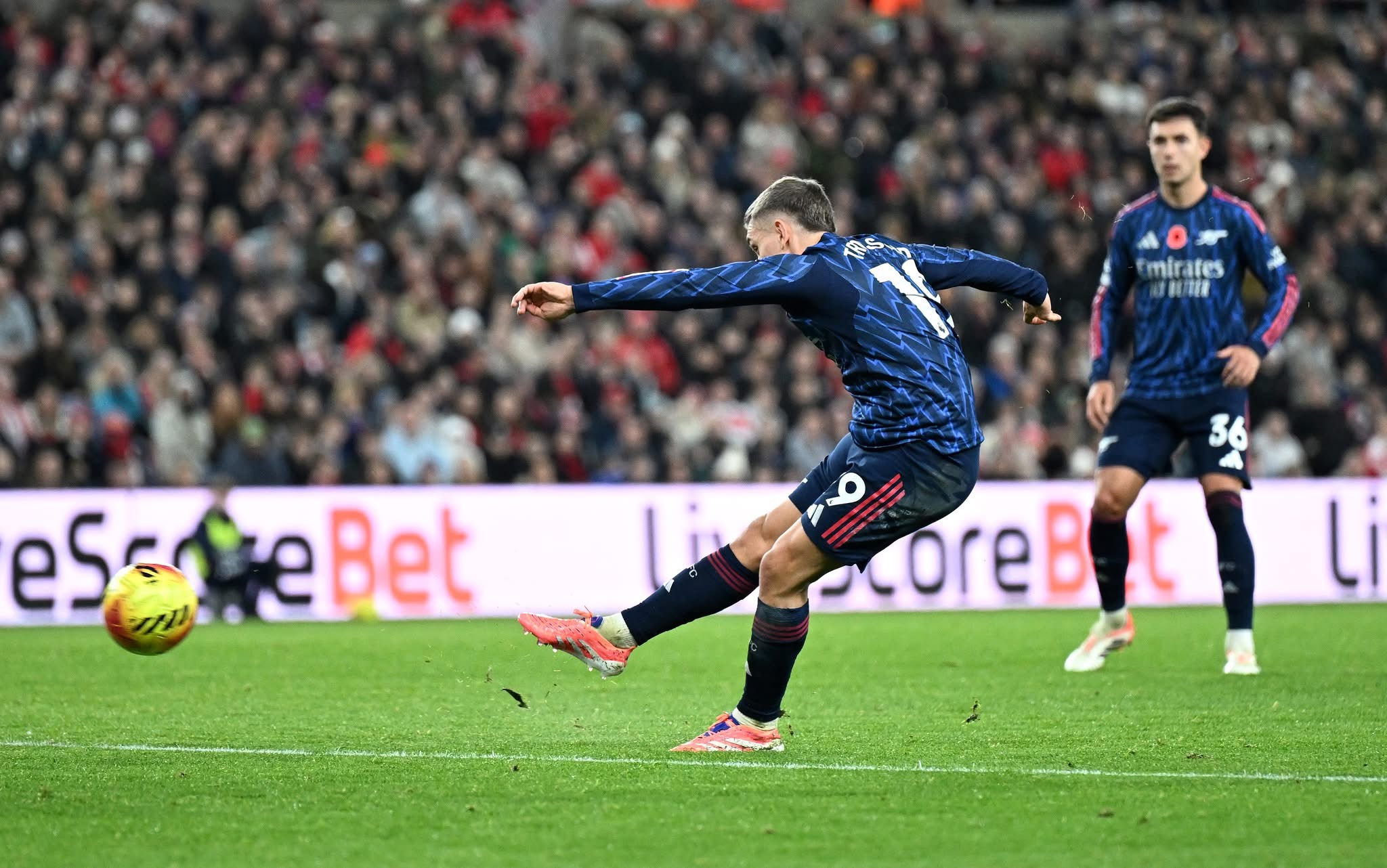 VIDEO/ Xhaka me shokë i bëjnë surprizën e hidhur Arsenalit, kryesuesit ndalen në barazim