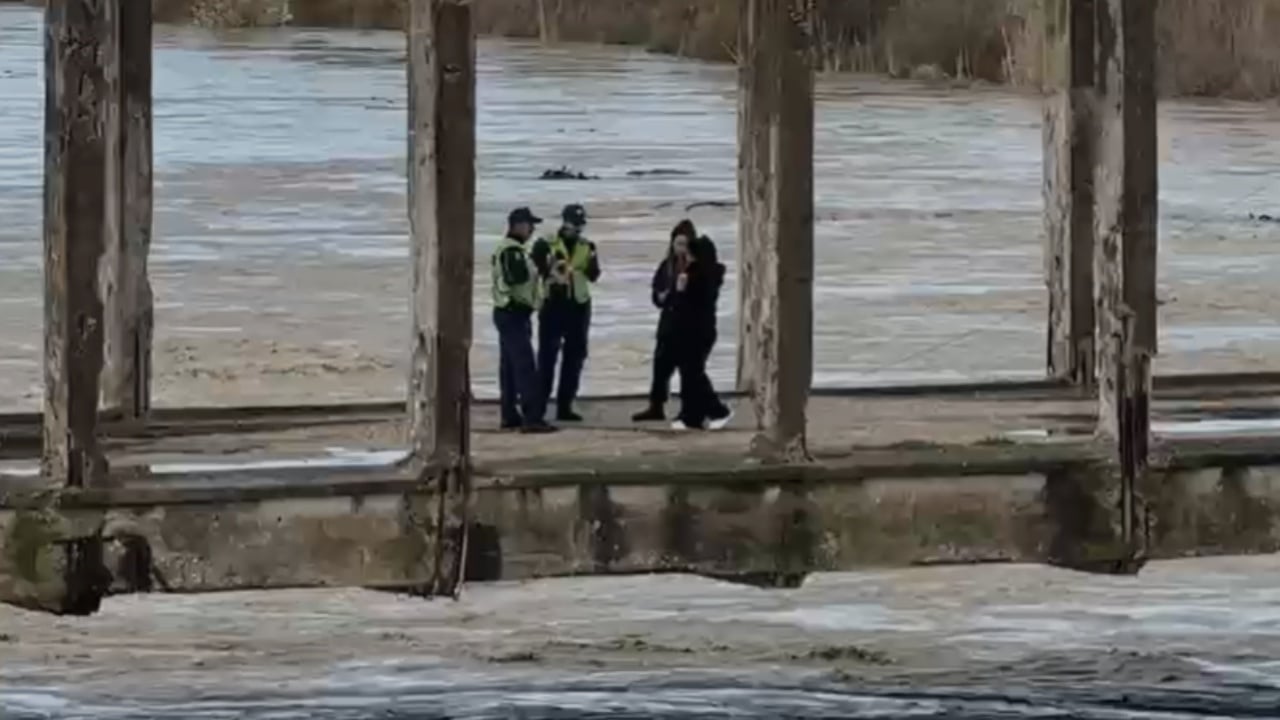 Videolajm/ Niveli i ujit arrin 7.1 m mbi nivelin e detit, në situatë kritike lumi i Vjosës, strukturat në terren