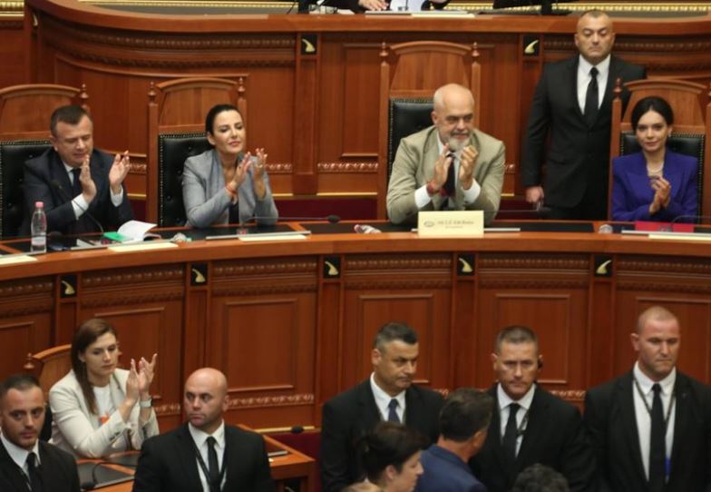 “Viti më i zi për qeverinë”, Burimi ‘thumbon’ mazhorancën: Balluku është vetëm ‘preja e radhës’, pritet të kemi…