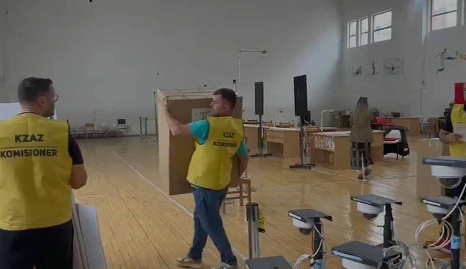 Vlora gati për zgjedhjet lokale, mbi 173 mijë qytetarë priten të votojnë për kryebashkiakun e ri. Nis shpërndarja e bazës materiale