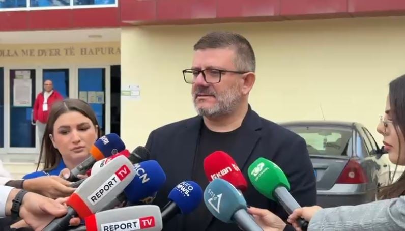 Voton kandidati i PS në Cërrik: Pjesëmarrje e ulët, shpresojmë që qytetarët të votojnë masivisht