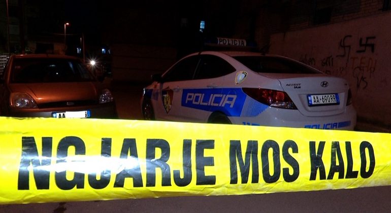 Vrasja në Selenicë, identifikohet autori, policia në operacion për kapjen e tij