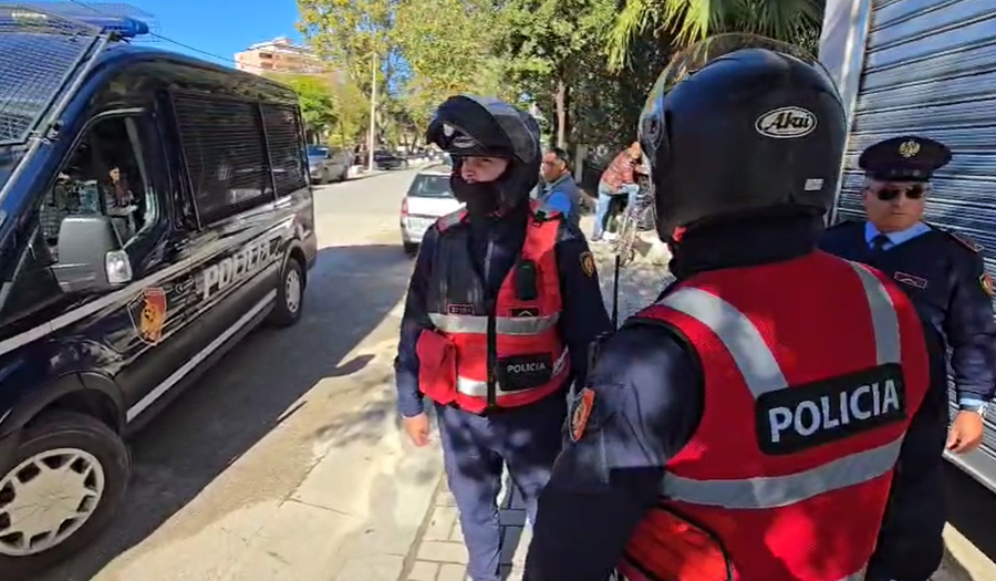 Vrau djalin e xhaxhait në Vlorë, Bertil Alliaj paraqitet në gjykatë nën masa të rrepta sigurie