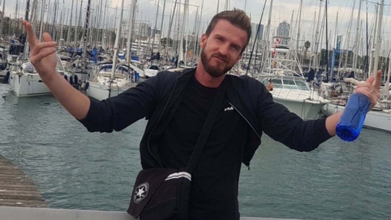 “Vrau veten, pastaj armën e futi në sirtar”, familja e 34-vjeçarit shqiptar ‘luftë’ me drejtësinë italiane: E ekzekutuan! Si mundet prokurori të…