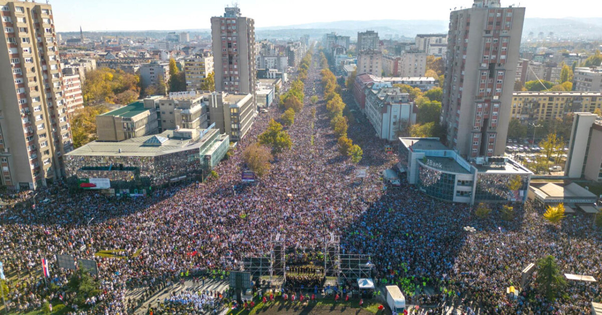 Vuçiç i mbijeton edhe një tubimi, pse studentët po dështojnë, ja pse skenari rumun mund të përsëritet në Serbi
