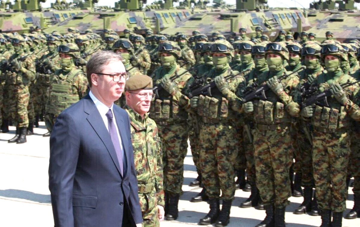 Vuçiç “terrorizon” ushtrinë, si protestat e studentëve po e nxjerrin presidentin jashtë kontrollit