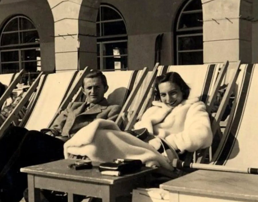 Washington Post për LIBRIN e Lea YPIT: Ajo gjeti një foto të vjetër, pastaj e riimagjinoi jetën e gjyshes së saj