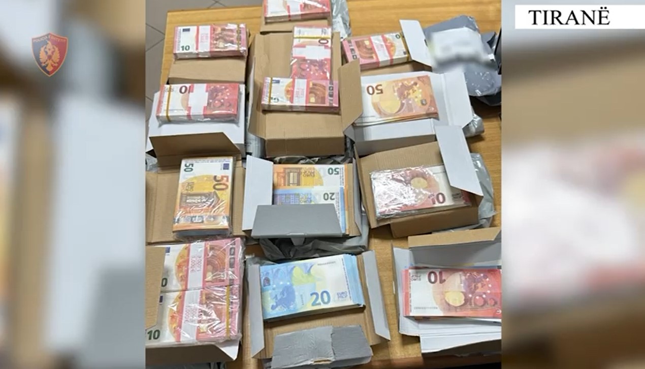 Zbulohet rrjeti i eurove të falsifikuara. Ja si i sillnin në Shqipëri, prangosen 4 persona
