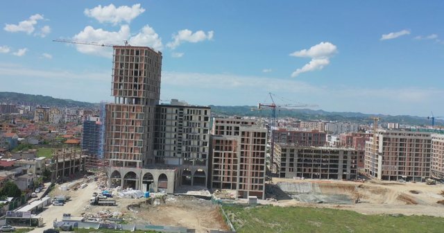 Zgjatet koha e shitjeve, vijon shtrenjtimi i apartamenteve, bregdeti bëhet “i paprekshëm”