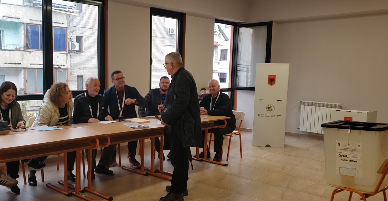 ZGJEDHJET E PJESSHME – Mbi 334 mijë shqiptarë votojnë për 5 bashki, 13 kandidatë në garë…