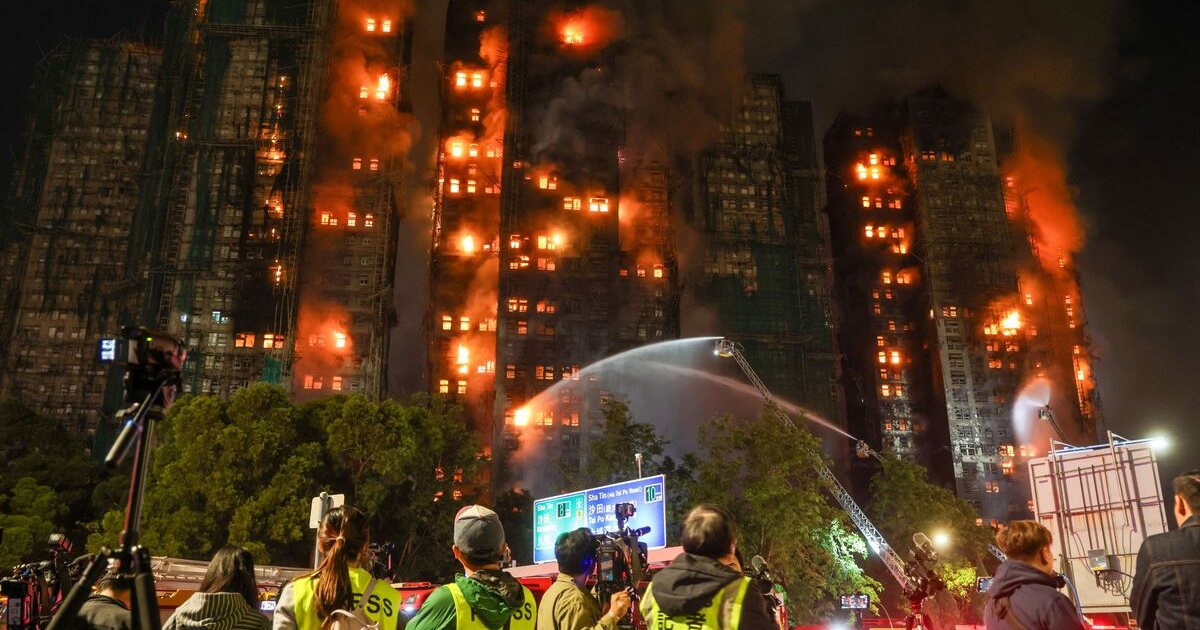 Zjarri në Hong Kong vret 55 persona, qindra të zhdukur, policia fajëson firmën e ndërtimit