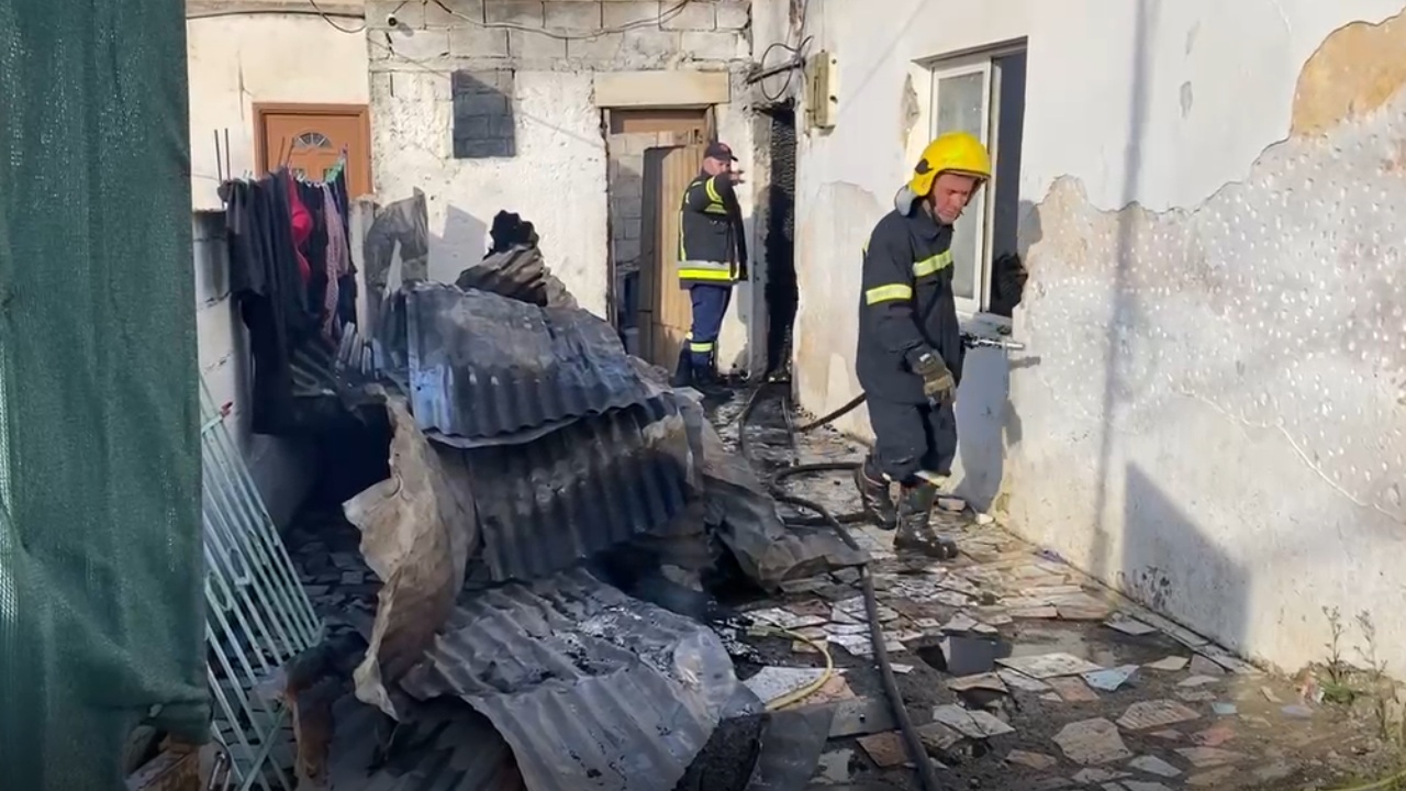 Zjarri përfshin qendrën shëndetësore në Sukth të Durrësit