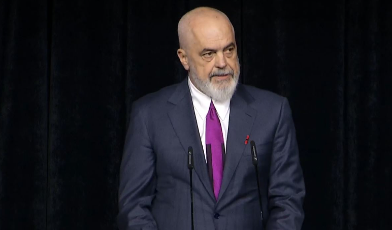 “100 vjetori i urdhërit të Skënderbeut”, Rama dekoron me medaljen e Heroit Kombëtar, Artan Lamen dhe Filip Rrumbullakun