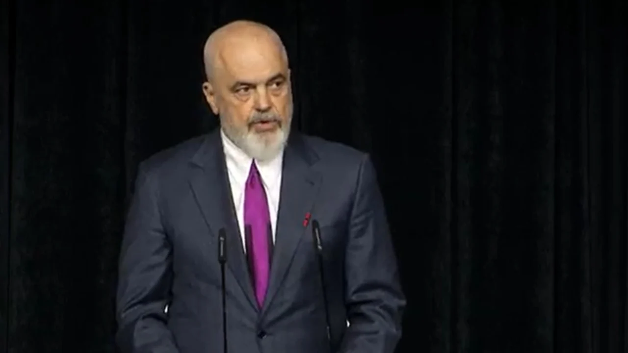 100-vjetori i Urdhrit të Skënderbeut/ Rama: Ishte si një masë graniti në Shqipërinë e Re. Nderi, parimi që vë një popull..