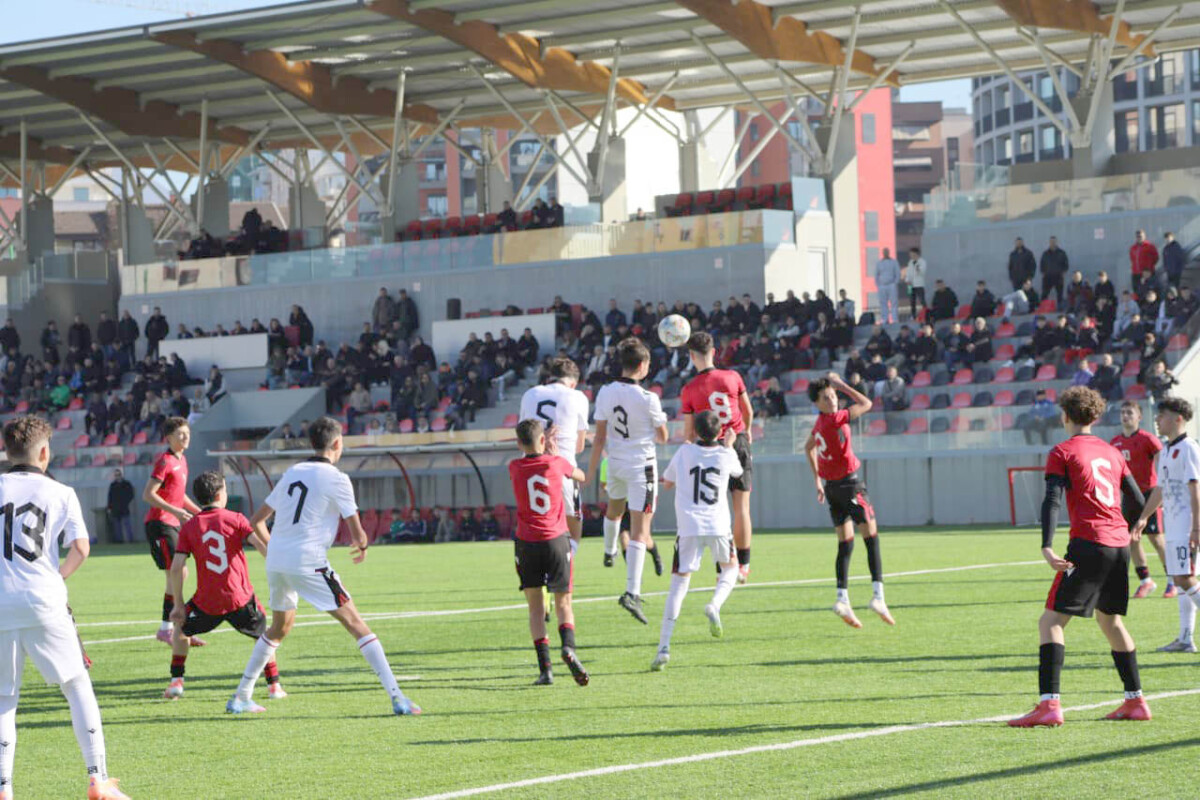 150 djem të vitlindjes 2009 në projektin “Open Stage”, në grumbullimet e FSHF