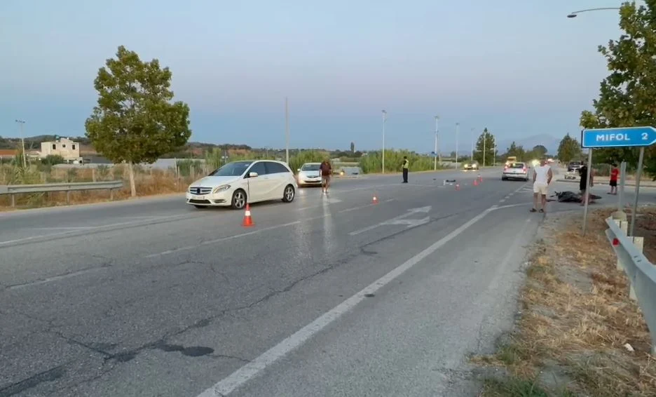 Aksidentohet furgoni i FNSH në kryqëzimin e Cakranit, dy të plagosur