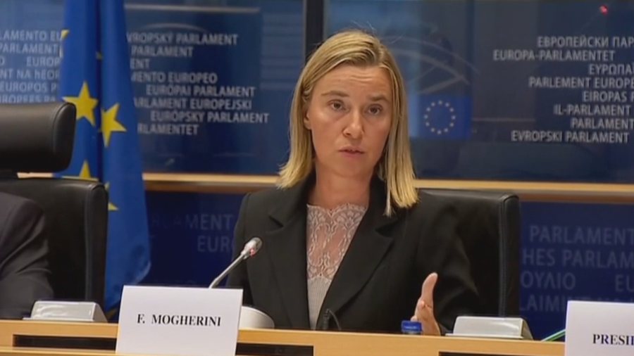 Akuzohet për korrupsion me financimet e BE për diplomatët e rinj, lirohet Mogherini