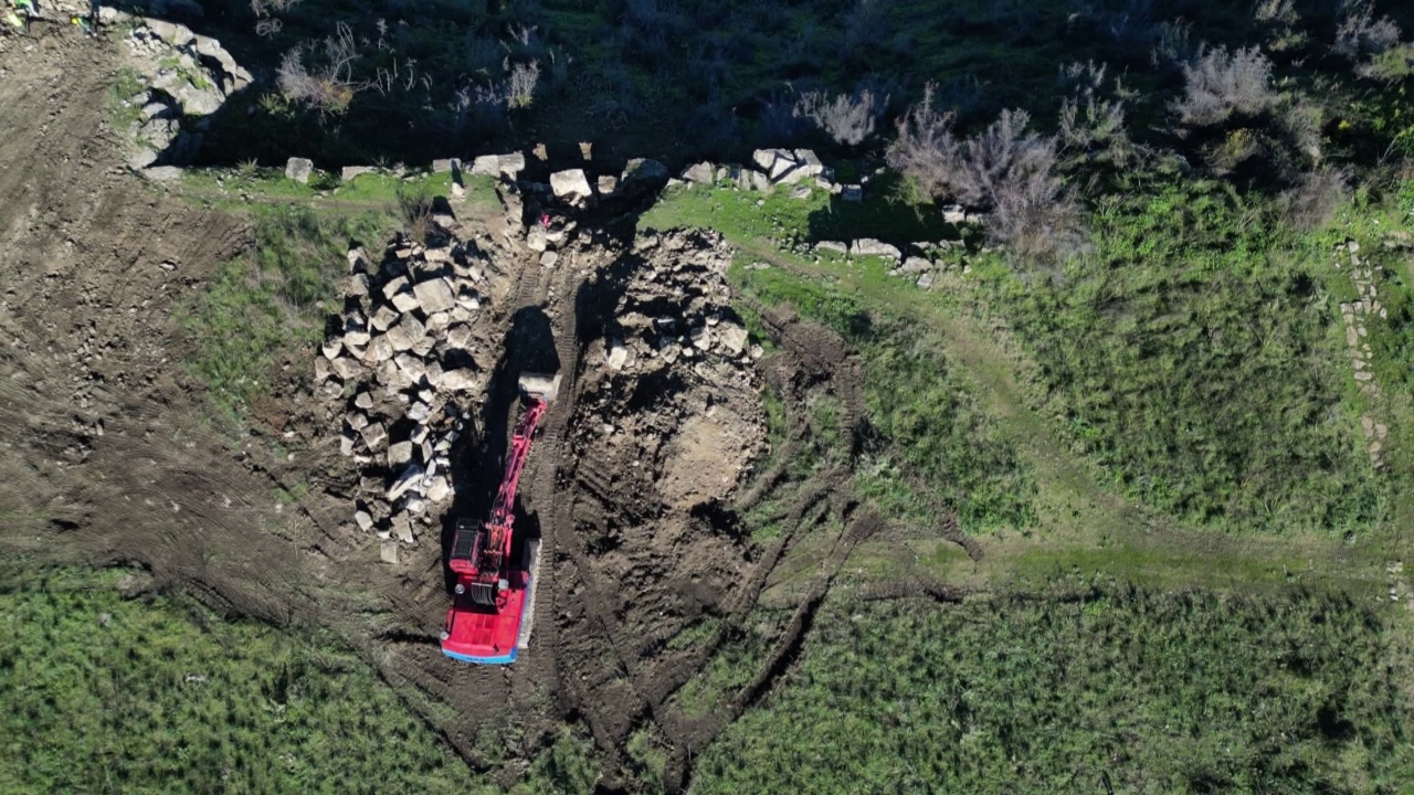 Alarm në Finiq: Gërmimet po dëmtojnë parkun arkeologjik? Turistët denoncojnë