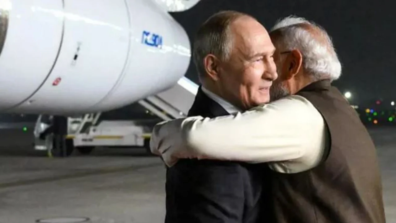 Analiza e BBC/Nafta, mbrojtja dhe gjeopolitika. Pse Putini po viziton Modin në Indi?