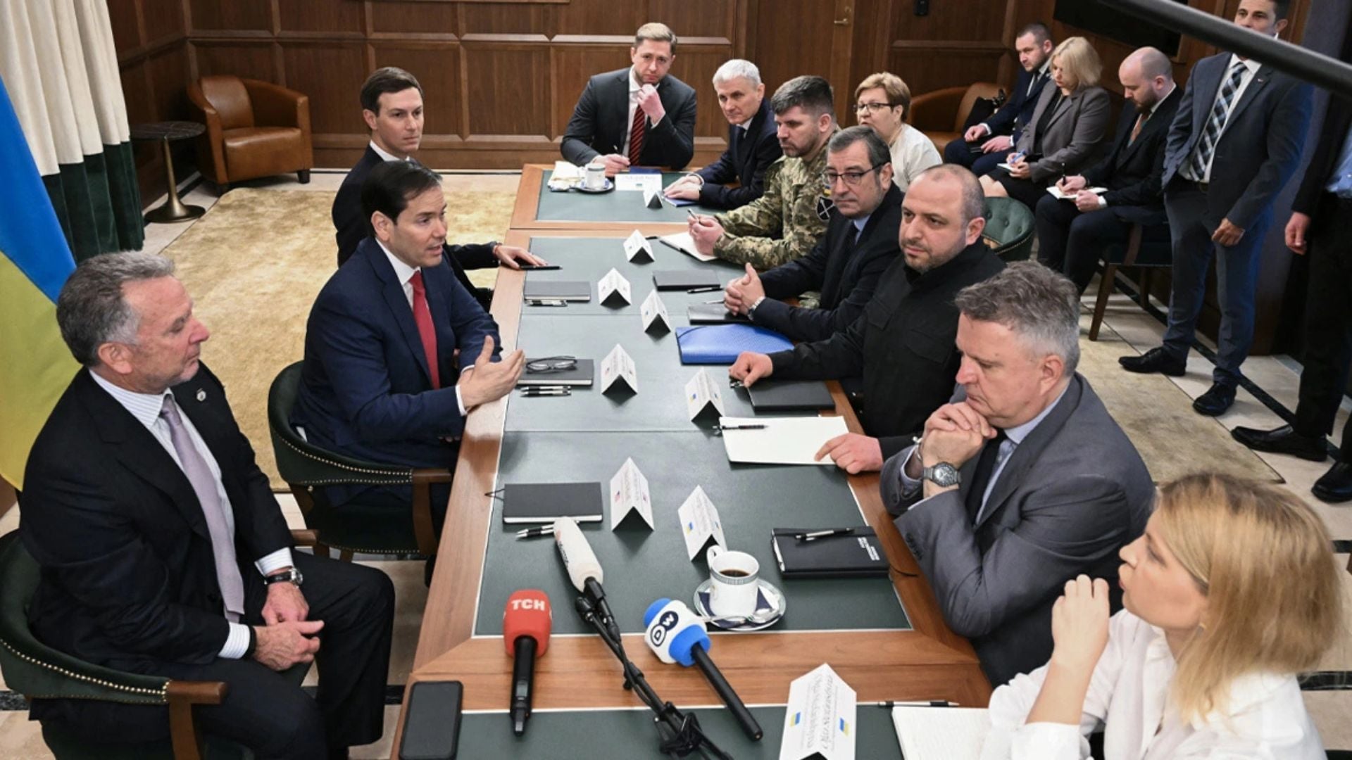 Analiza e CNN/ Sekretet e darkës në Florida mes delegacionit amerikan dhe atij ukrainas, simbolika e ushqimit të servirur, gjembat për NATO-n dhe kompromiset territoriale