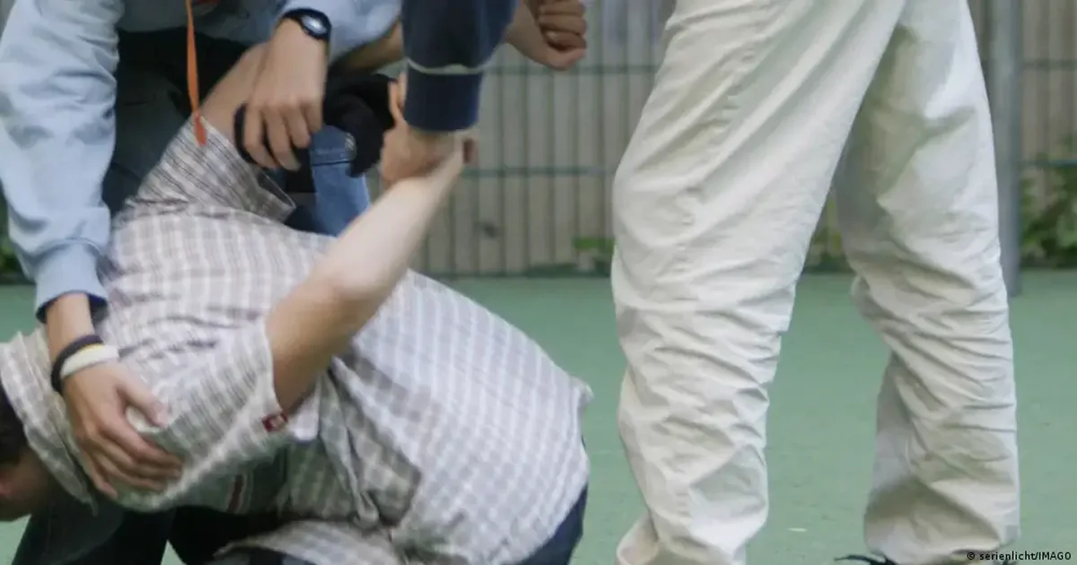 ANALIZA E DW/ Çfarë po i shtyn të rinjtë drejt ekstremizmit të dhunshëm