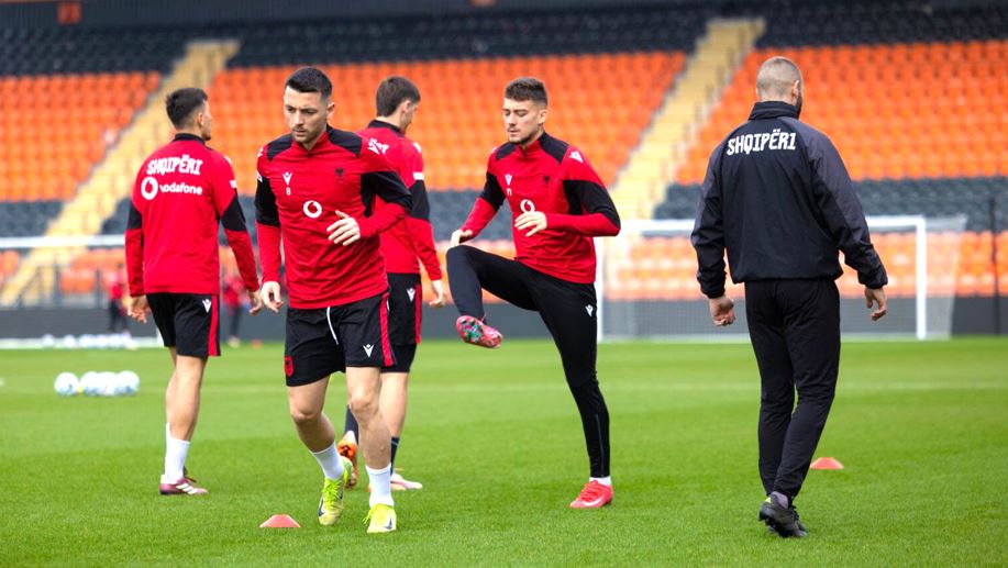 Arbër Hoxha dhe Ernest Muçi dy lojtarët kuqezi më në formë në këtë fundviti