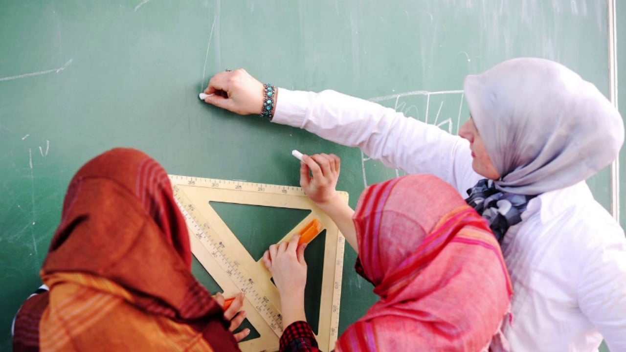 Austria ndalon shaminë e kokës për vajzat nën 14 vjeç: Kush refuzon, gjobë ose burg