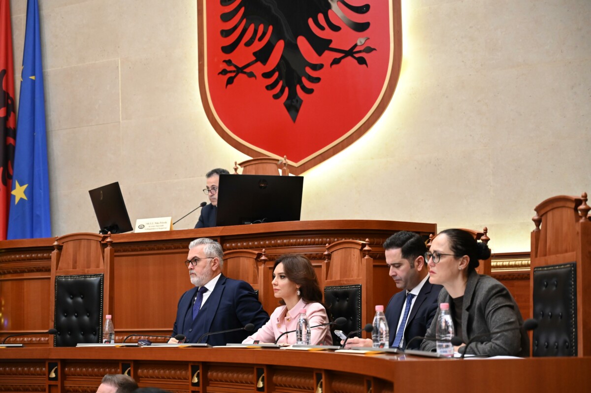 ‘Avokati i Popullit të hiqet nga rendi i ditës’, Peleshi: S’mund të bllokoj procesin, jam i detyruar ta hedh në votim