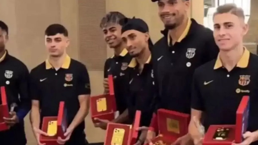 Barcelona, çfarë dhuratash surprizë! Çdo lojtar merr nga një iPhone të artë 10 mijë eurosh