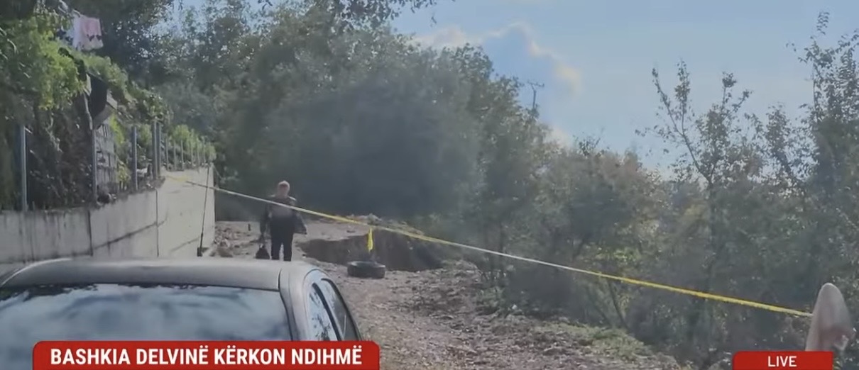 Bashkia Delvinë kërkon ndihmë, banorë të tre fshatrave të bllokuar nga shembja e rrugës