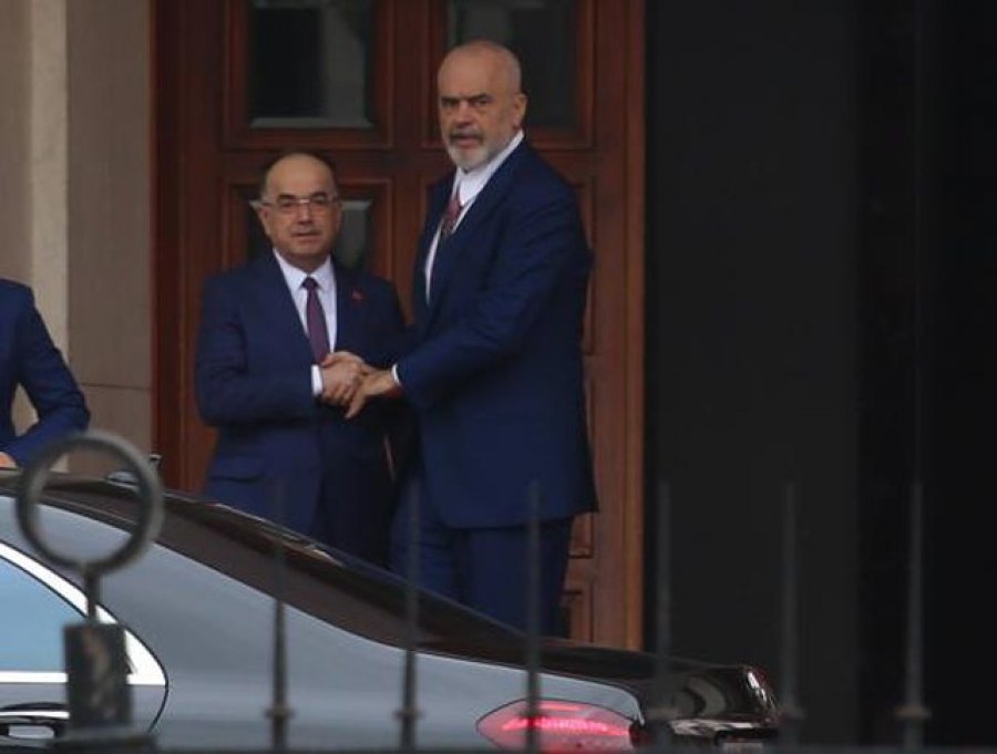 Begaj bëhet palë ‘me heshtje’ me Ramën: Le të futet në fuqi ligji ‘woke’ i axhendës Soros