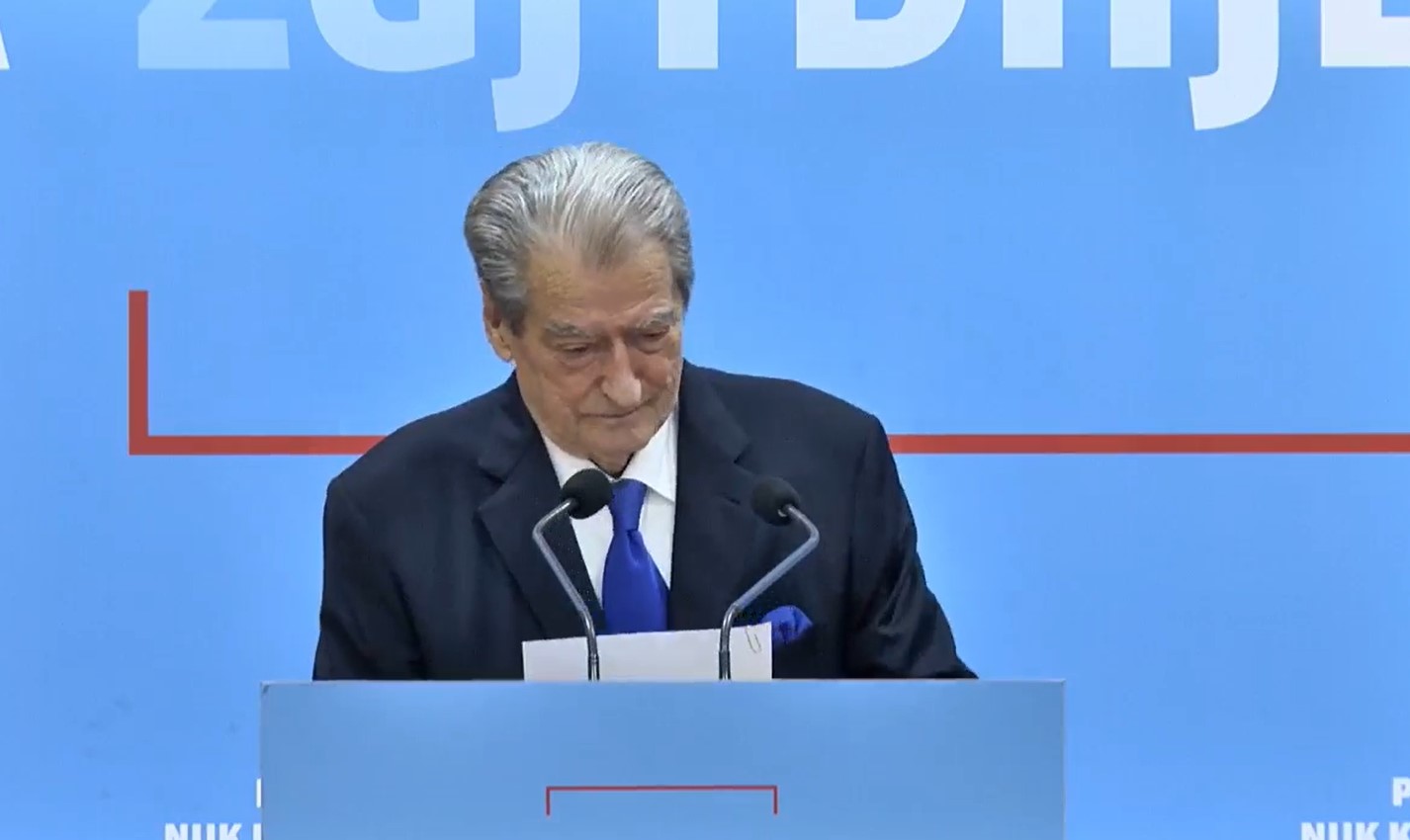 Berisha akuzon Mogherinin, kreu i PD kërkon të hetohet edhe Kolegji i Europës në Tiranë