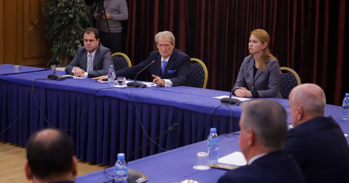 Berisha mbledh aleatët: Të kemi dakordësi të gjërë për Reformën Zgjedhore