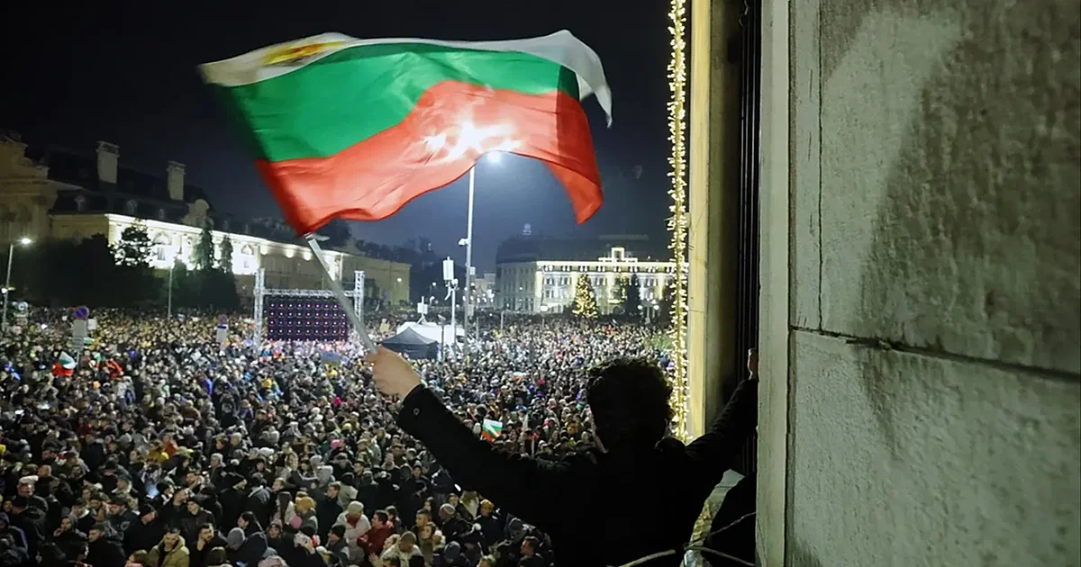 Bie qeveria në Bullgari, kryeministri jep dorëheqjen pas protestave masive