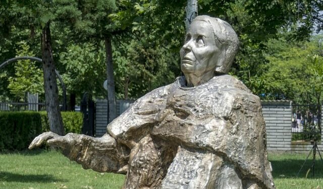 BIRN: Te lajmet e Klanit dhe Top Channel gjen Baba Vangën