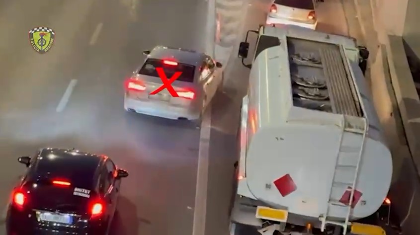 Bllokim të rrugëve dhe kaos në trafik, policia patrullim në pikat strategjike të Tiranës, vendosen 2 mijë gjoba