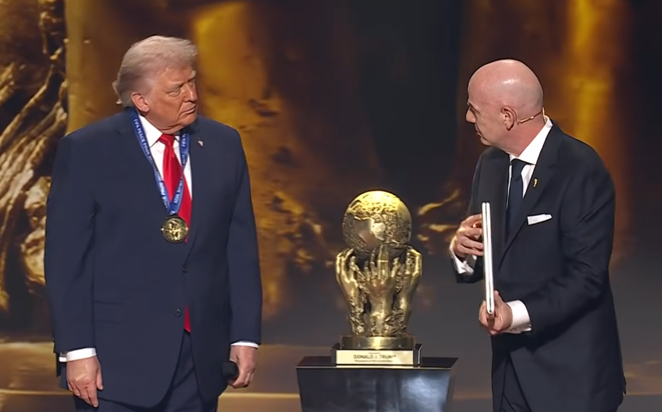Ceremonia e Kupës së Botës, presidenti i FIFA-s i jep çmimin e “Paqes” Donald Trump