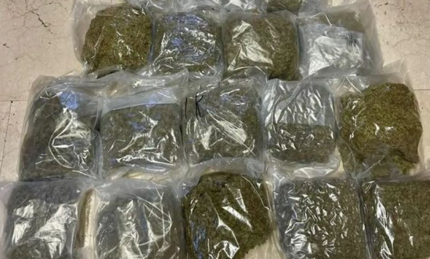 Çifti shqiptar kapet duke trafikuar drogë në parkingun e supermarketit në Itali