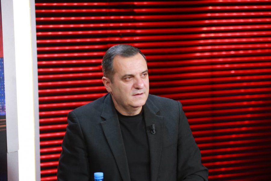 Çollaku: Paketa me 2700 mesazhe fundos Ramën dhe Ballukun, propaganda po shpik kriza për të fshehur skandalet