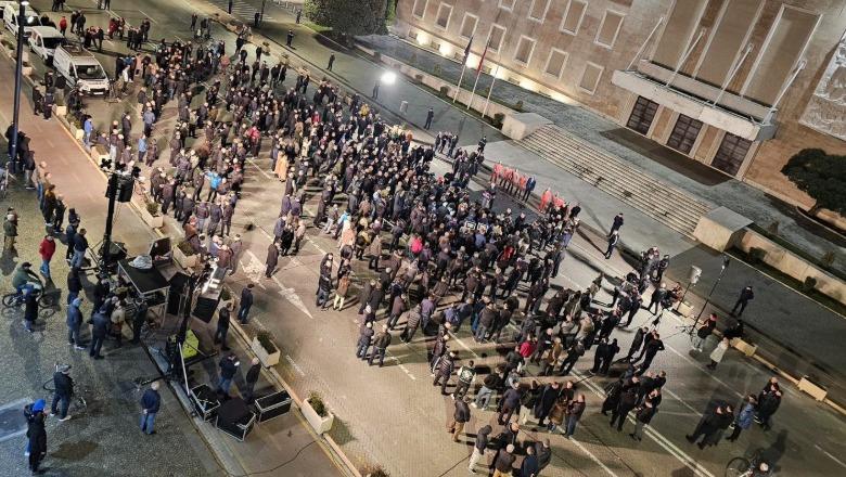 Del kundër Berishës ish-deputeti i PD dhe shoku i Zenit: Foltoret nuk kanë më kuptim, po hallakat demokratët! Na quajtën tradhtarë në 2017..