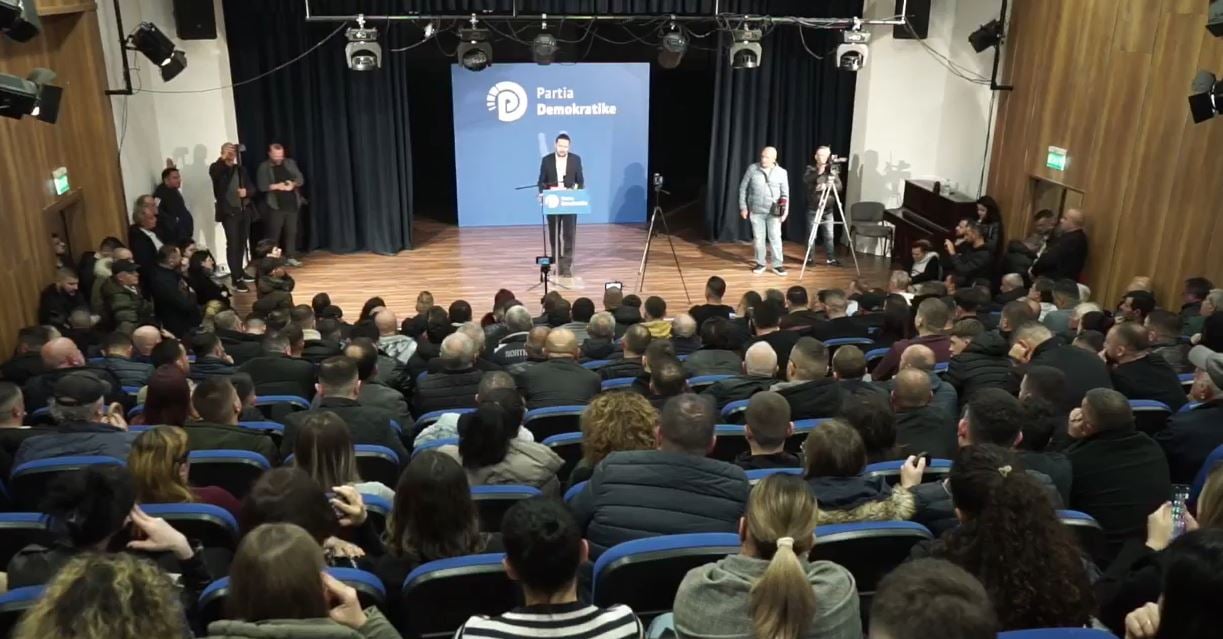 “Demokratët janë lodhur”/ Takimi në Durrës, Salianji: Do na urrejnë nëse nuk u përgjigjemi në kohë shqetësimeve të tyre